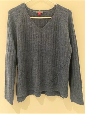 NWOT Vince Camuto Long Sleeve V Neck Ribbed Sweater Blue High Low Hem M